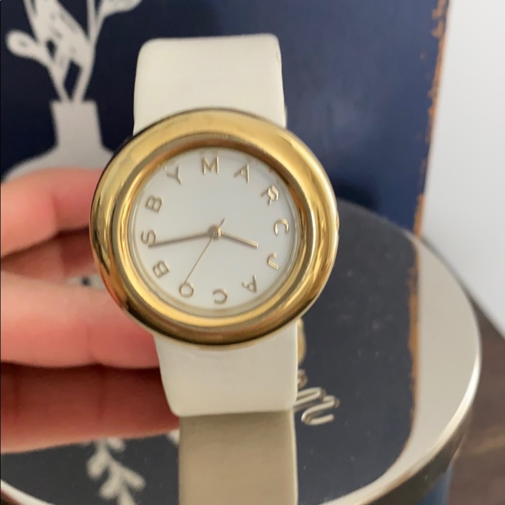 Watch - Picture 1 of 4